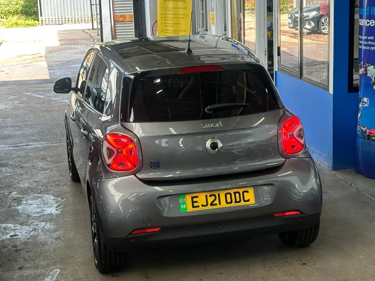 2021-smart-forfour-eq-exclusive-big-23