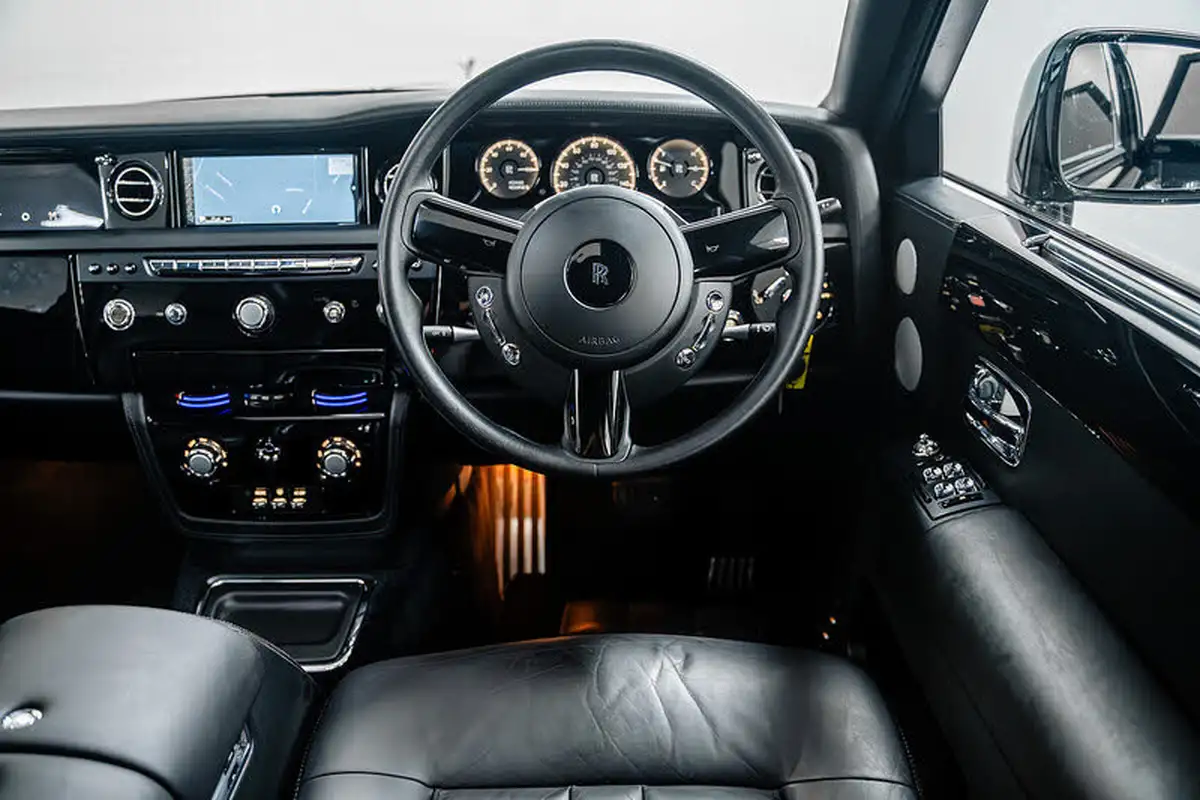 2012-rolls-royce-phantom-67-big-34