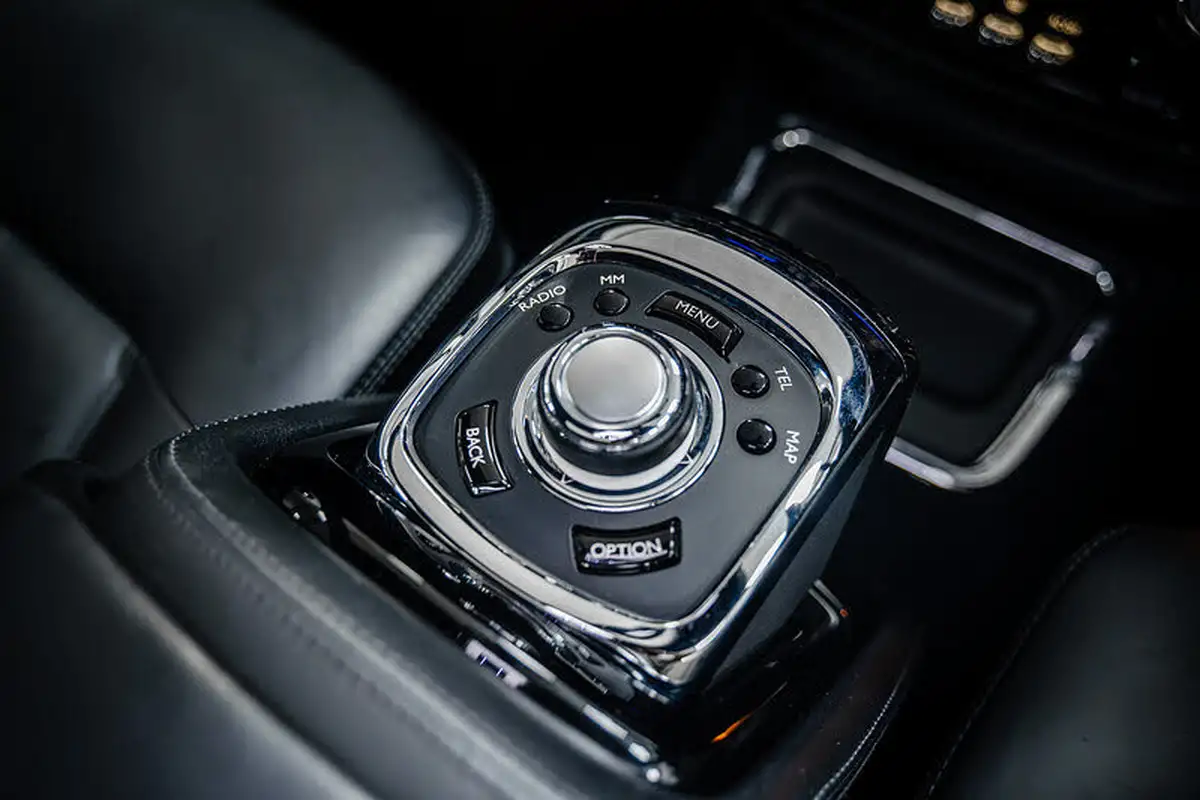 2012-rolls-royce-phantom-67-big-38