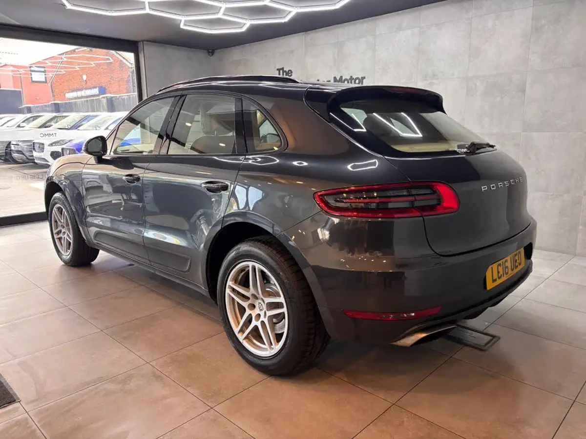 2016-porsche-macan-20-big-18