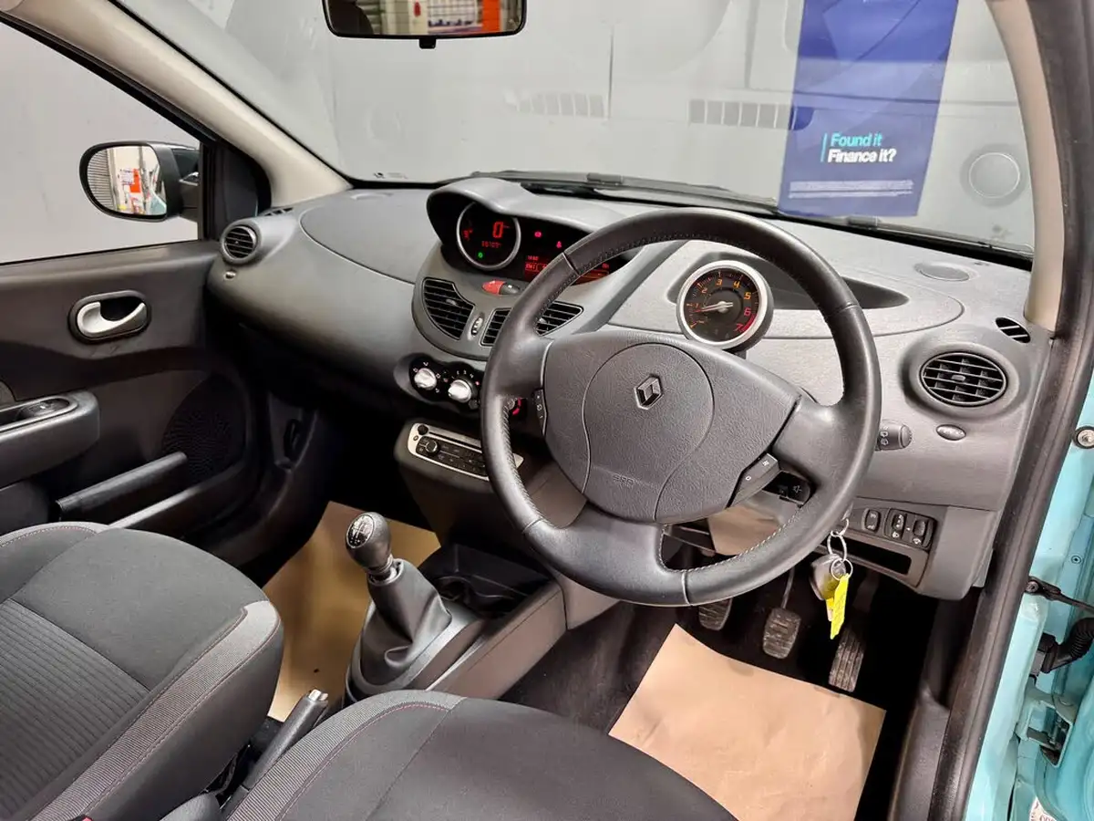 2014-renault-twingo-12-dynamique-big-11