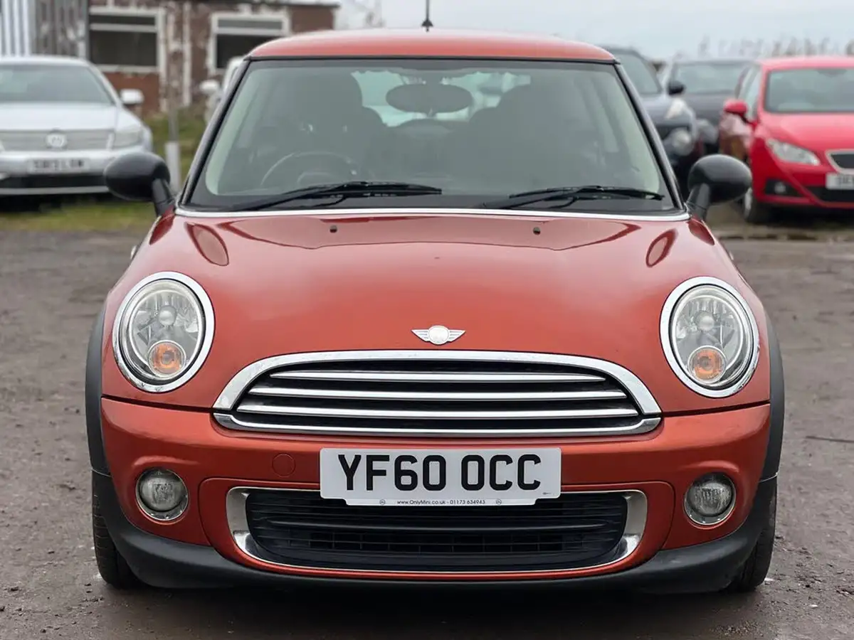 2010-mini-cooper-16-one-98bhp-hatchback-3d-big-3