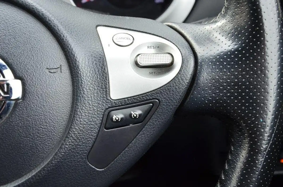 2015-nissan-juke-12-tekna-big-38