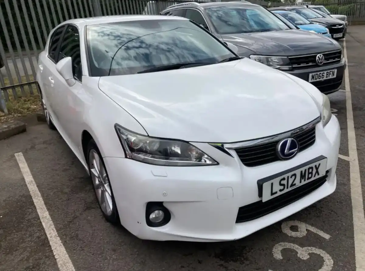 2012-lexus-ct-200h-18-se-l-premier-big-0