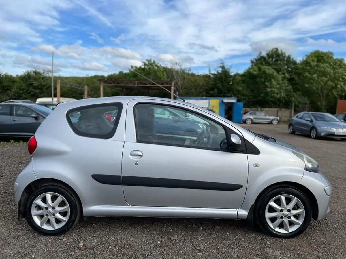2008-toyota-aygo-10-platinum-3d-big-5