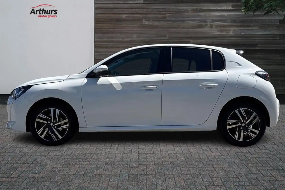 2021-peugeot-208-12-puretech-allure-100bhp-big-5