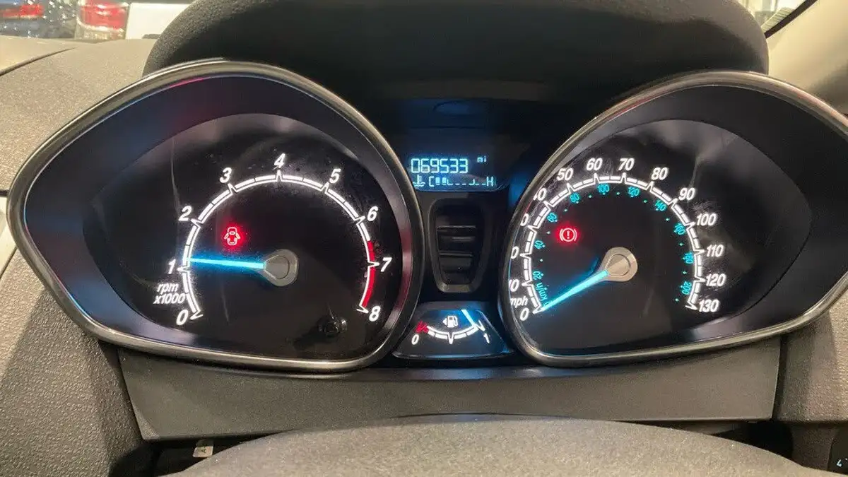 2014-ford-fiesta-125-style-60ps-5d-big-3