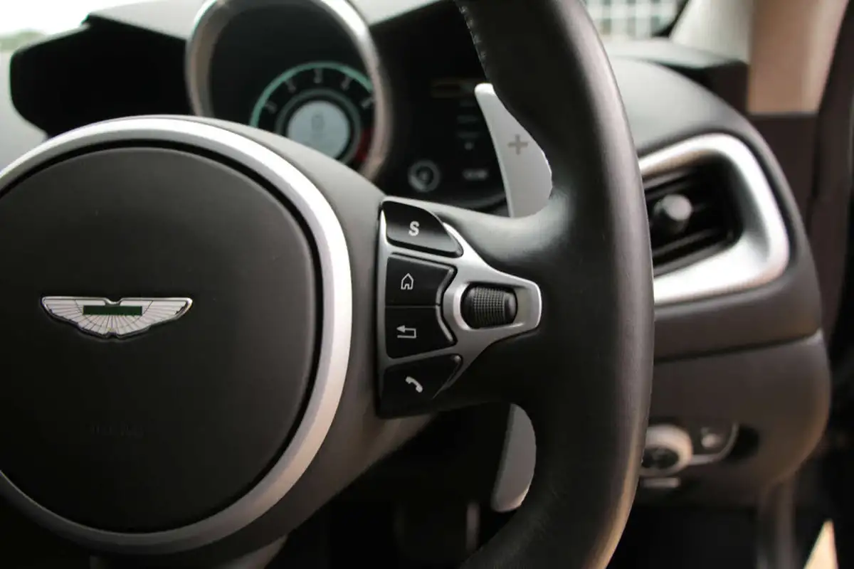 2019-aston-martin-vantage-40-v8-vantage-big-59