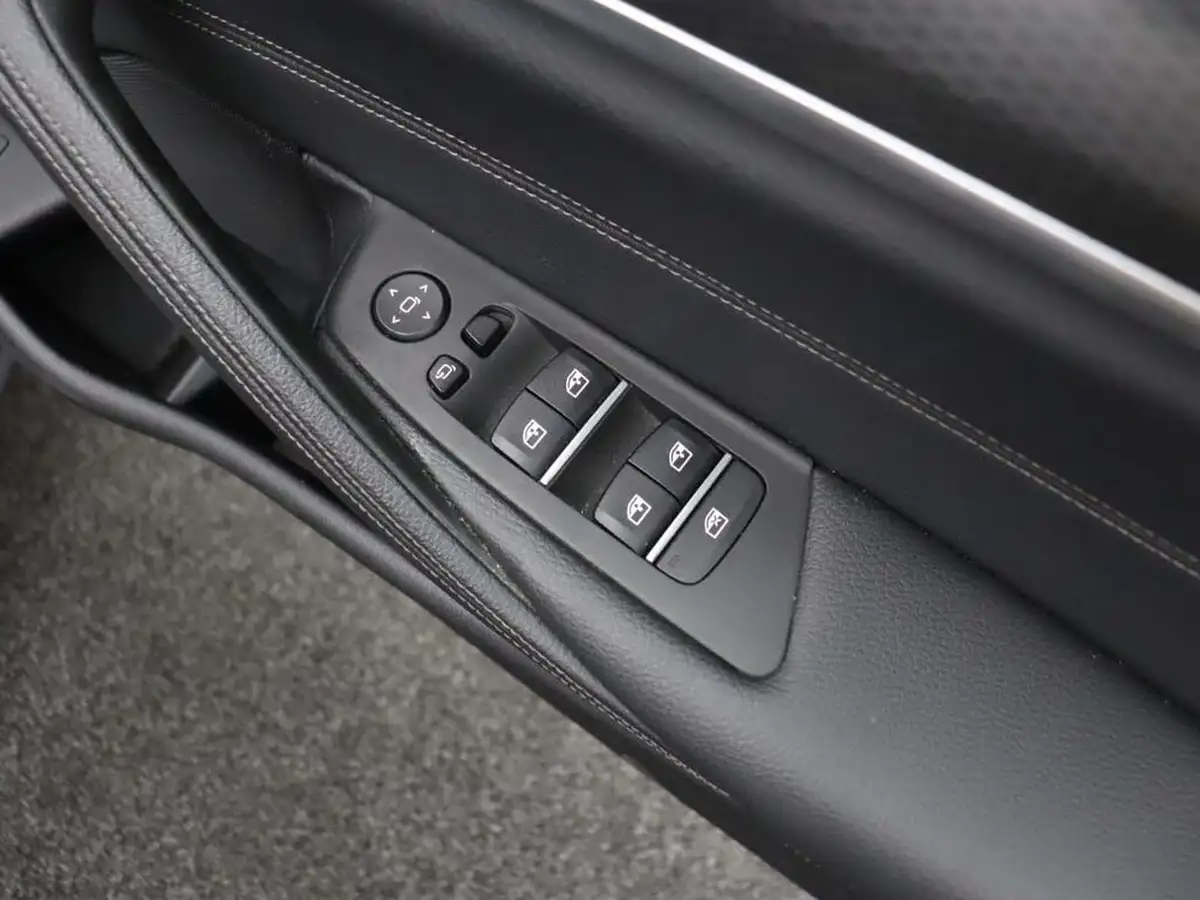 2022-bmw-5-series-20-530e-m-sport-saloon-4d-big-22