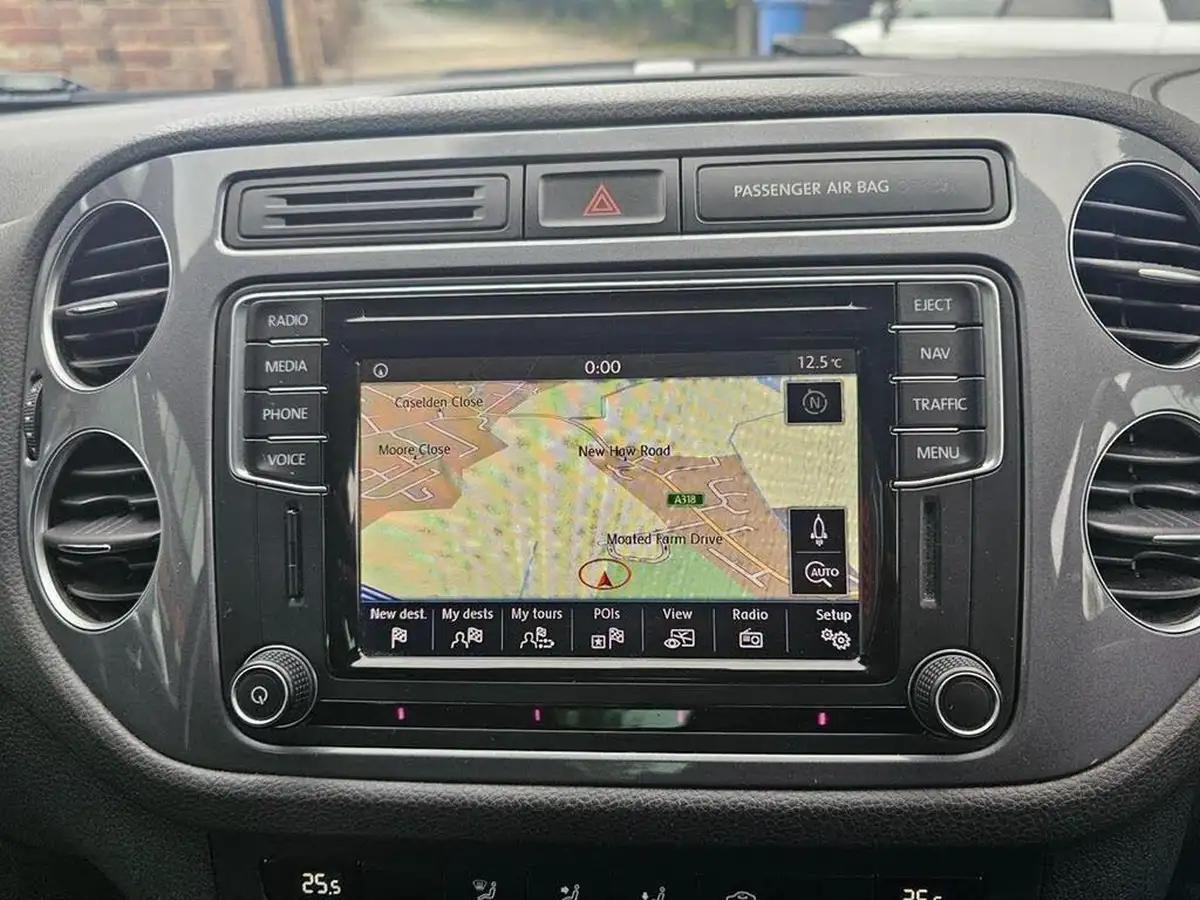 2015-volkswagen-tiguan-20tdi-match-150ps-4wd-bmt-dsg-big-19