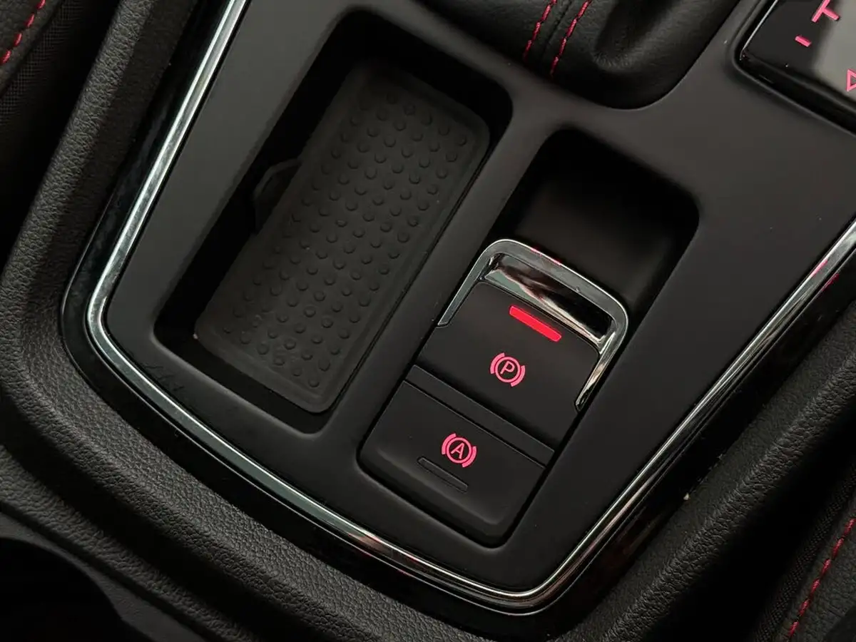 2019-seat-leon-20-tsi-fr-hatchback-big-42