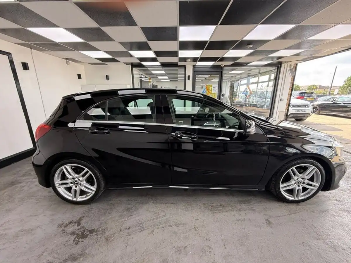 2017-mercedes-benz-a-class-15d-a180d-amg-line-ss-7g-dct-big-2