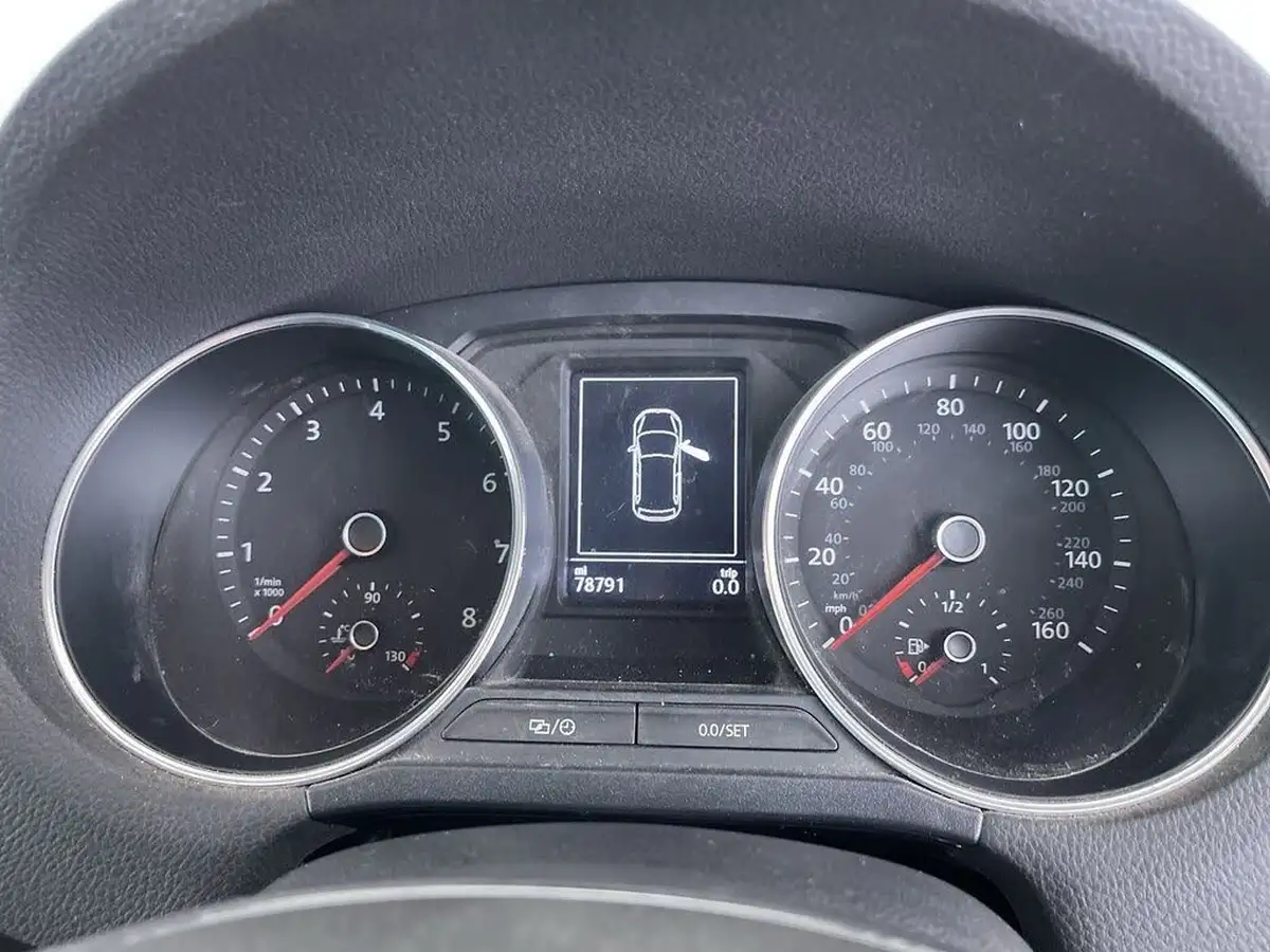 2016-volkswagen-polo-12-tsi-match-5d-big-35