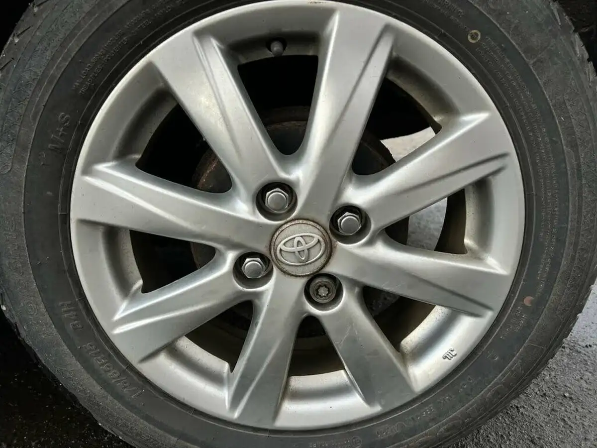 2013-toyota-yaris-133-tr-vvt-i-5d-big-18