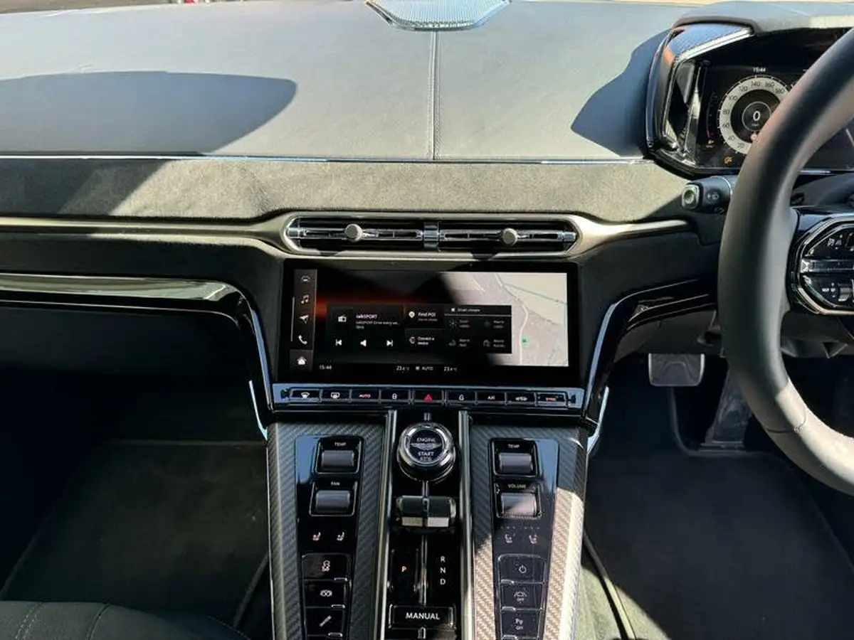 2024-aston-martin-vantage-big-9