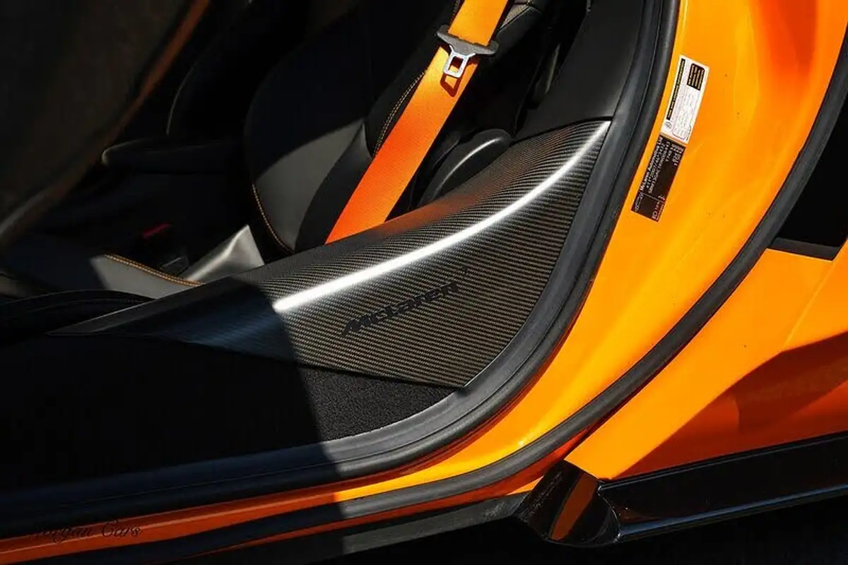 2020-mclaren-570gt-38-big-35
