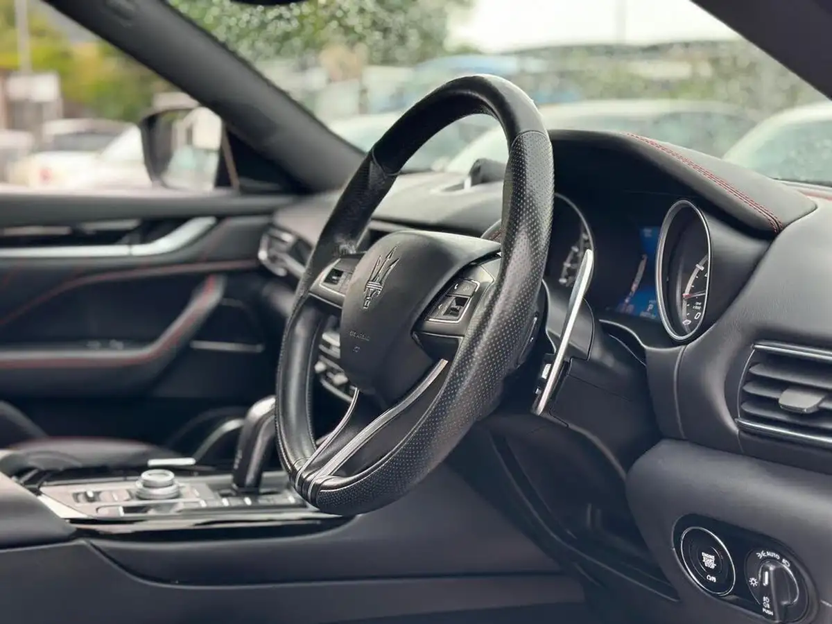 2019-maserati-levante-30-gransport-nerissimo-pack-ss-big-18