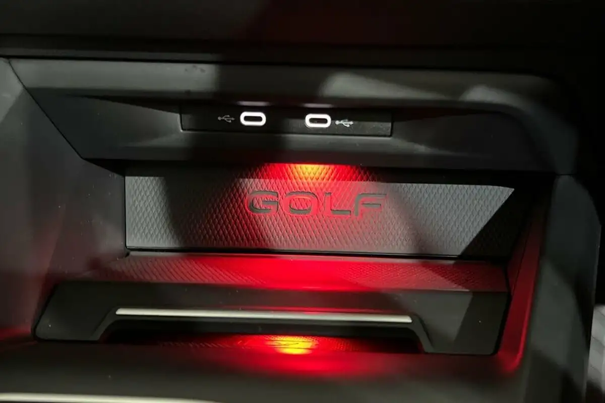 2021-volkswagen-golf-20tdi-gtd-big-35