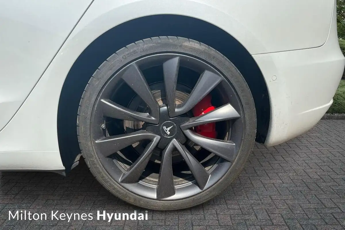 2020-tesla-model-3-e-performance-big-14
