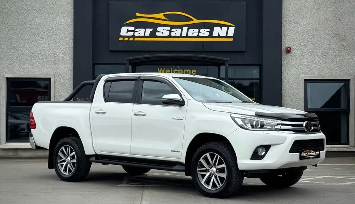 2019-toyota-hi-lux-24d-4d-invincible-150hpeu6dt-e-32t-auto-big-0