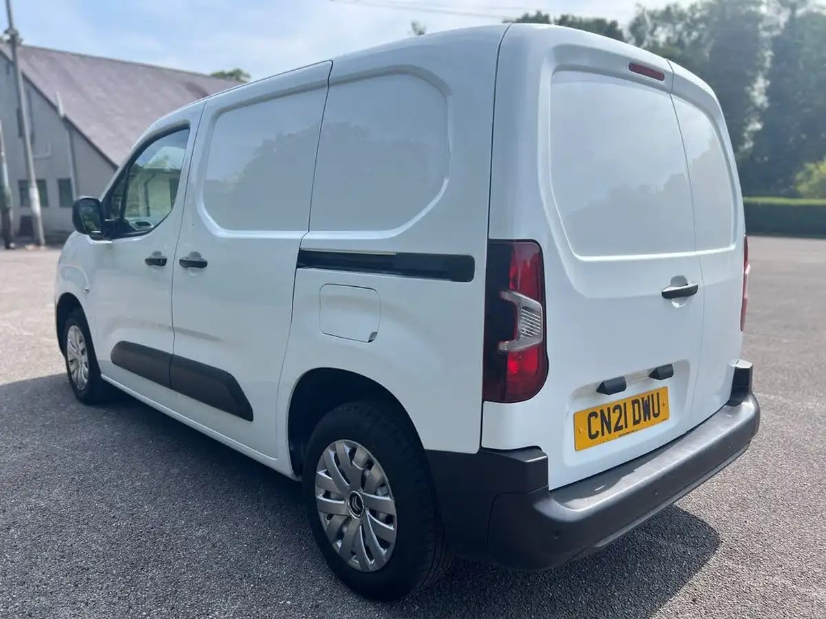 2021-citroen-berlingo-15bluehdi-650-x-panel-big-11