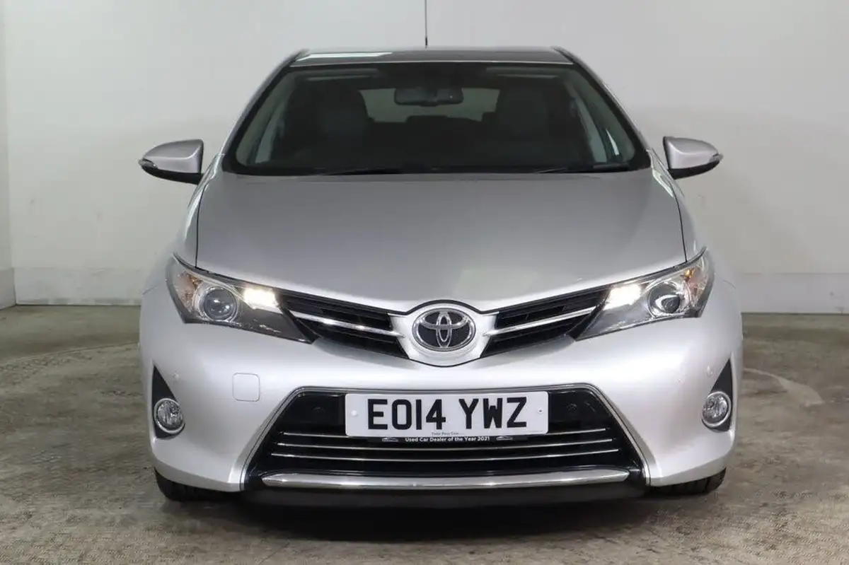 2014-toyota-auris-16-excel-hatchback-multidrive-s-big-1