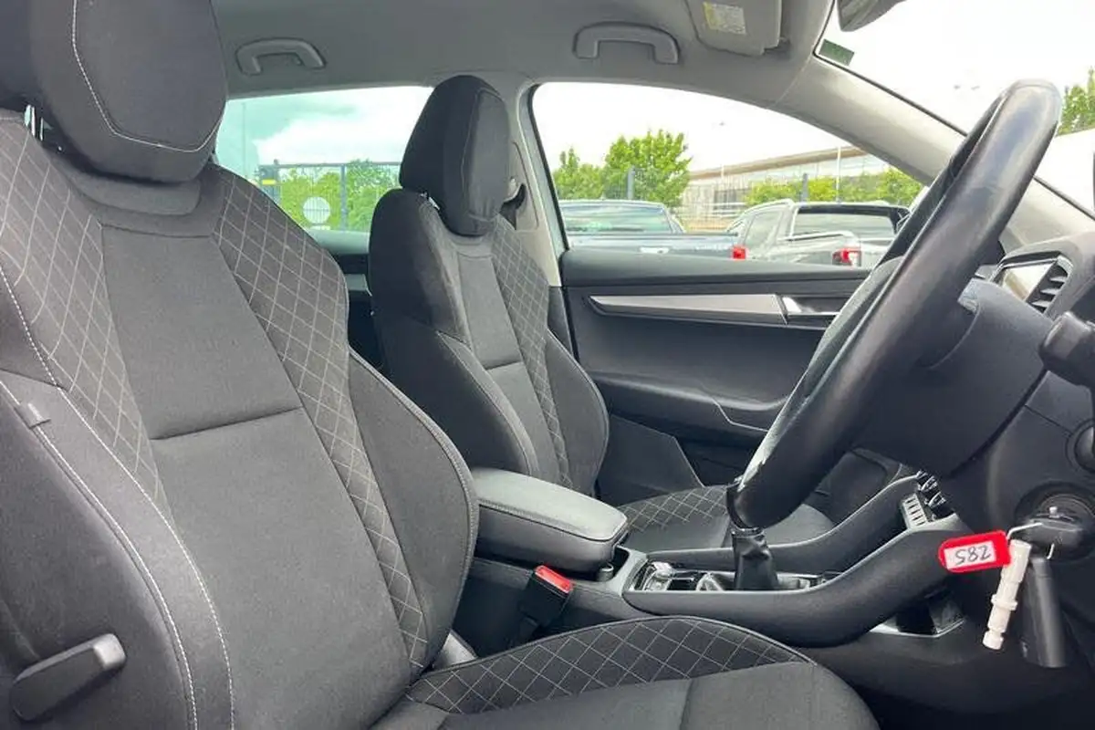 2020-skoda-karoq-15-tsi-se-technology-big-16