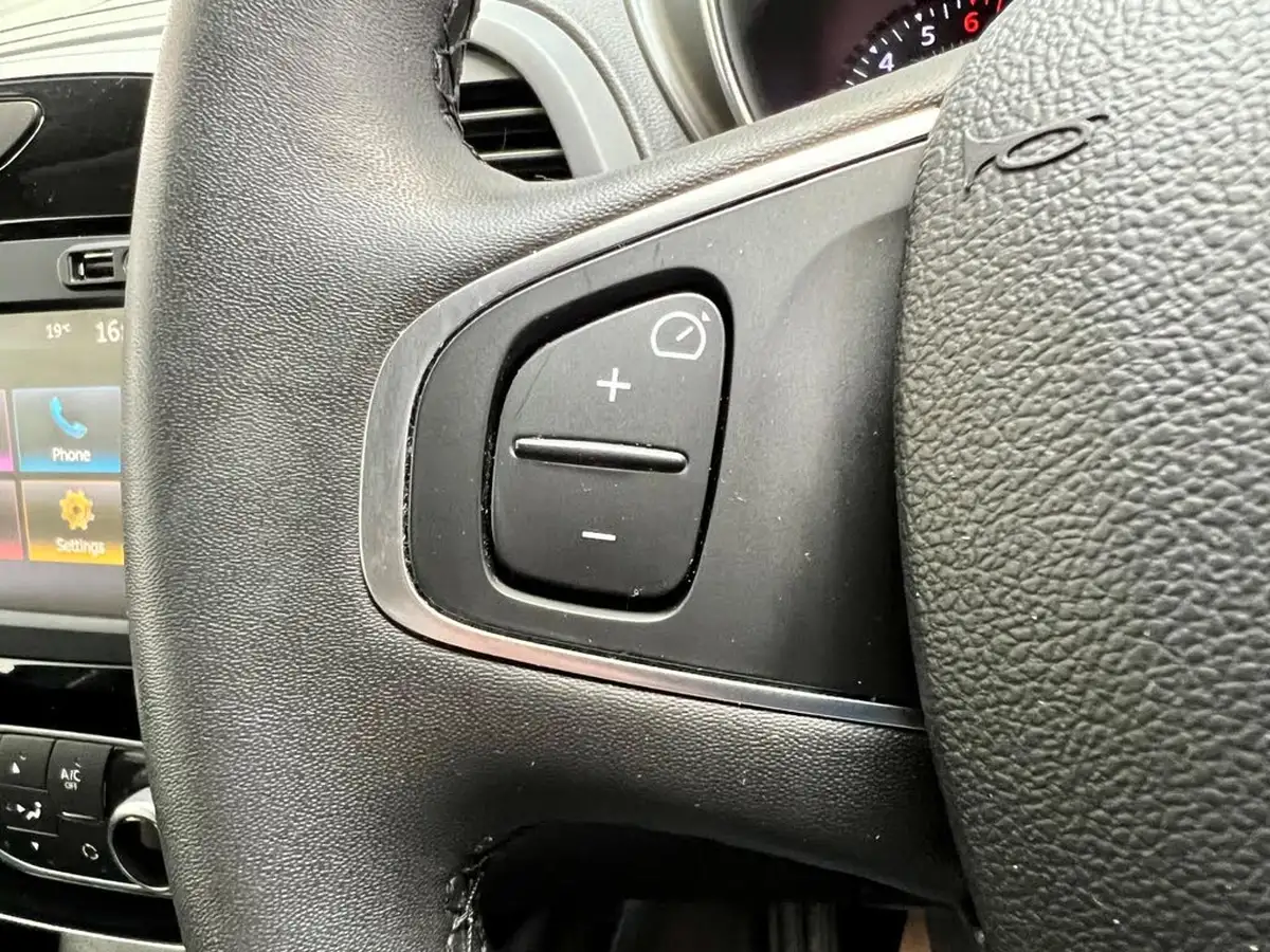 2019-renault-captur-13-tce-iconic-130bhp-ss-big-21