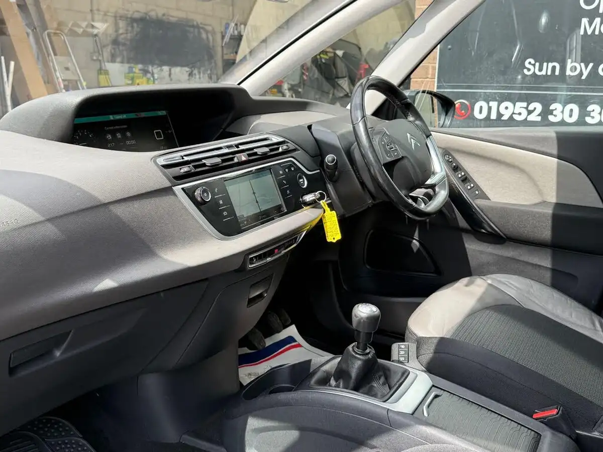 2017-citroen-grand-c4-picasso-16bluehdi-flair-big-32