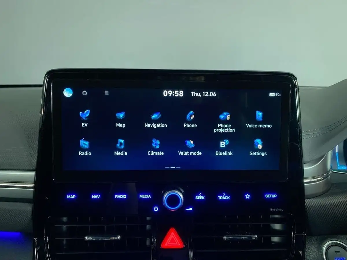 2022-hyundai-ioniq-e-premium-electric-big-31