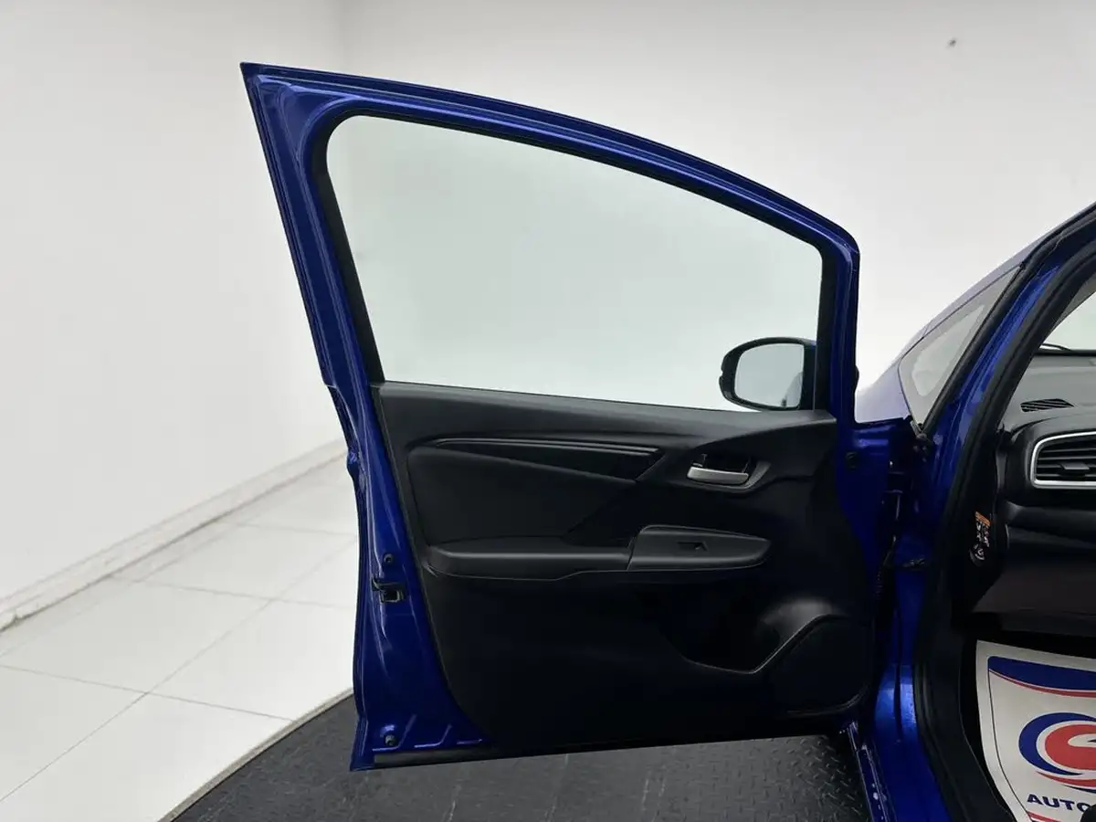 2015-honda-jazz-13-i-vtec-s-big-34