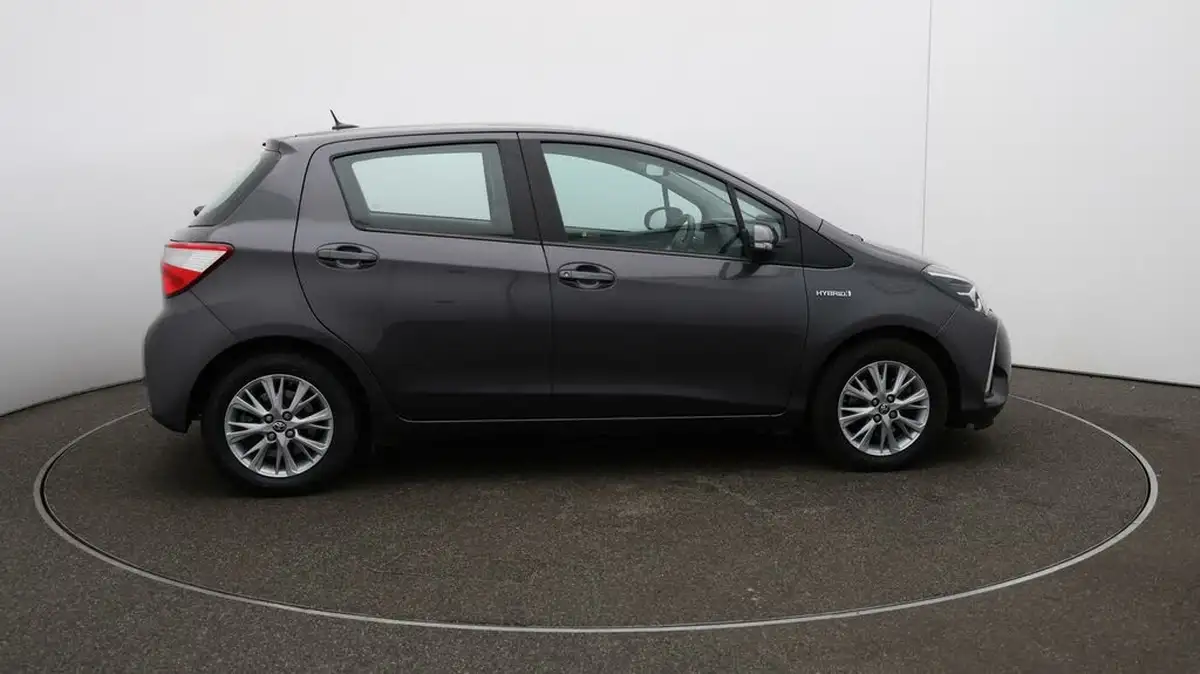 2020-toyota-yaris-15-vvt-i-icon-98bhp-hybrid-1497cc-e-cvt-big-48