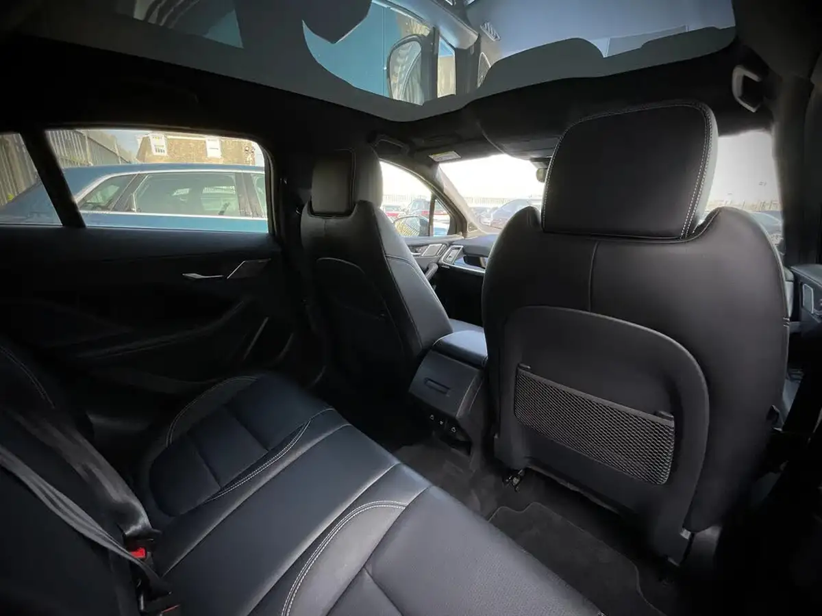2021-jaguar-i-pace-ev400-black-big-9