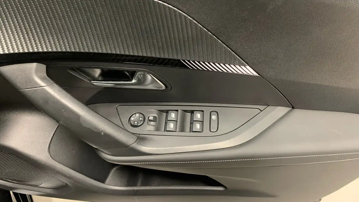 2024-peugeot-2008-suv-e-allure-136ps-50kwh-big-21