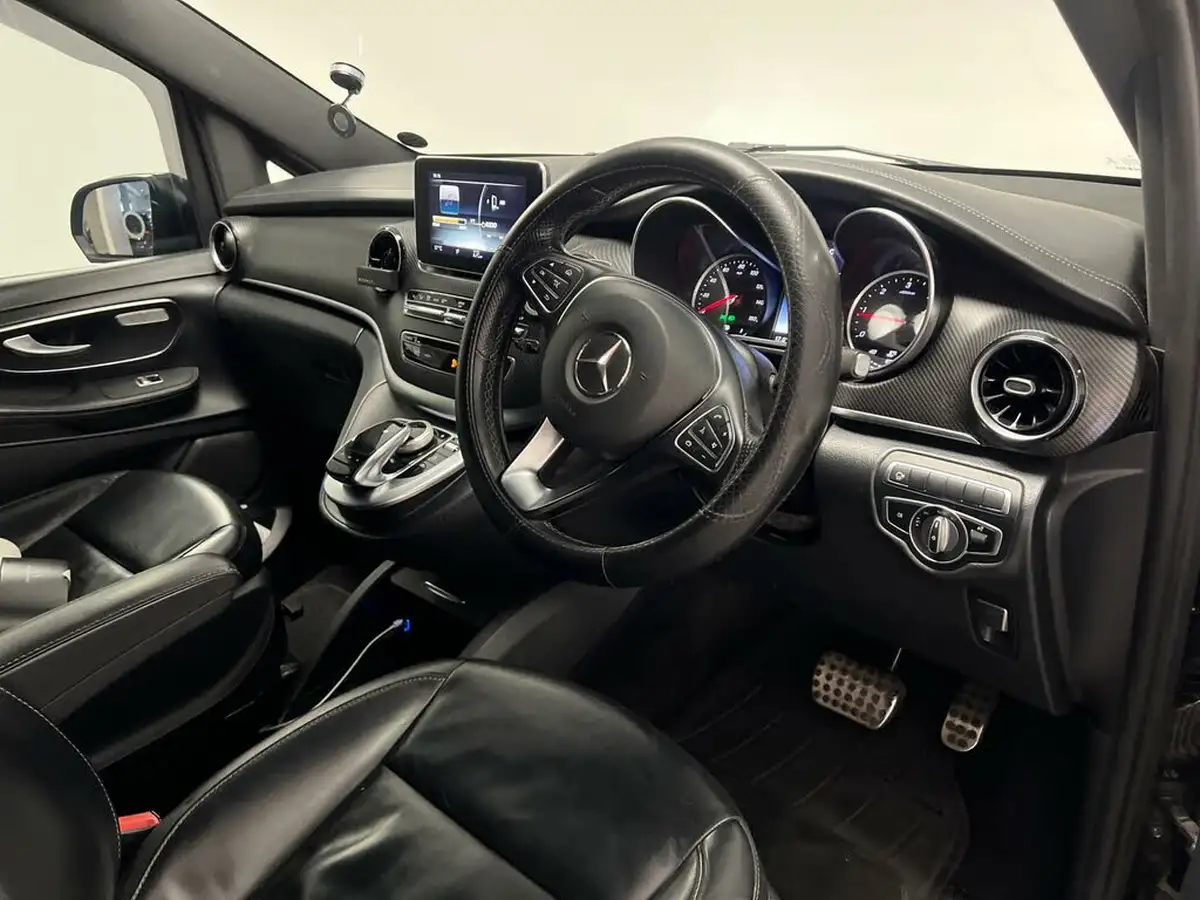 2020-mercedes-benz-v-class-20d-v300d-amg-line-extra-long-big-12