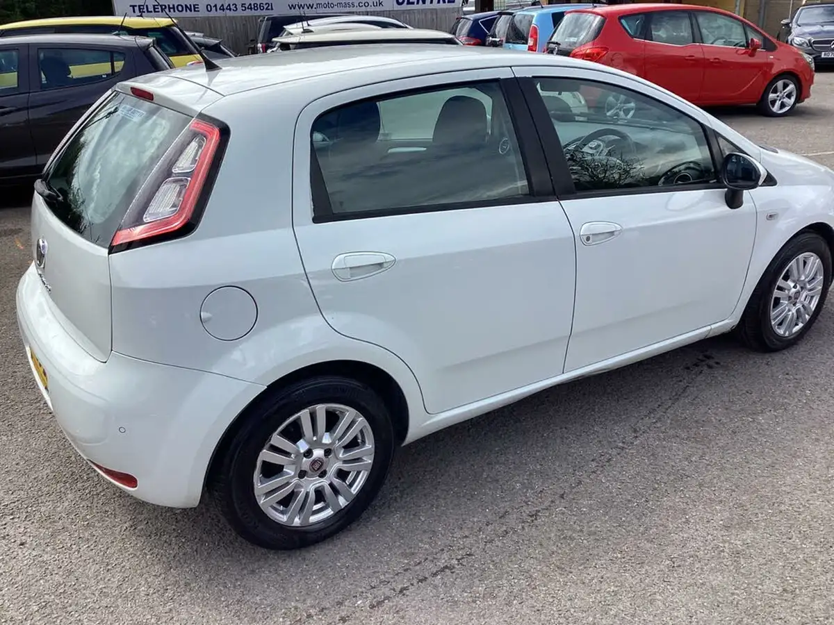 2013-fiat-punto-14-gbt-105bhp-multiair-5d-big-3