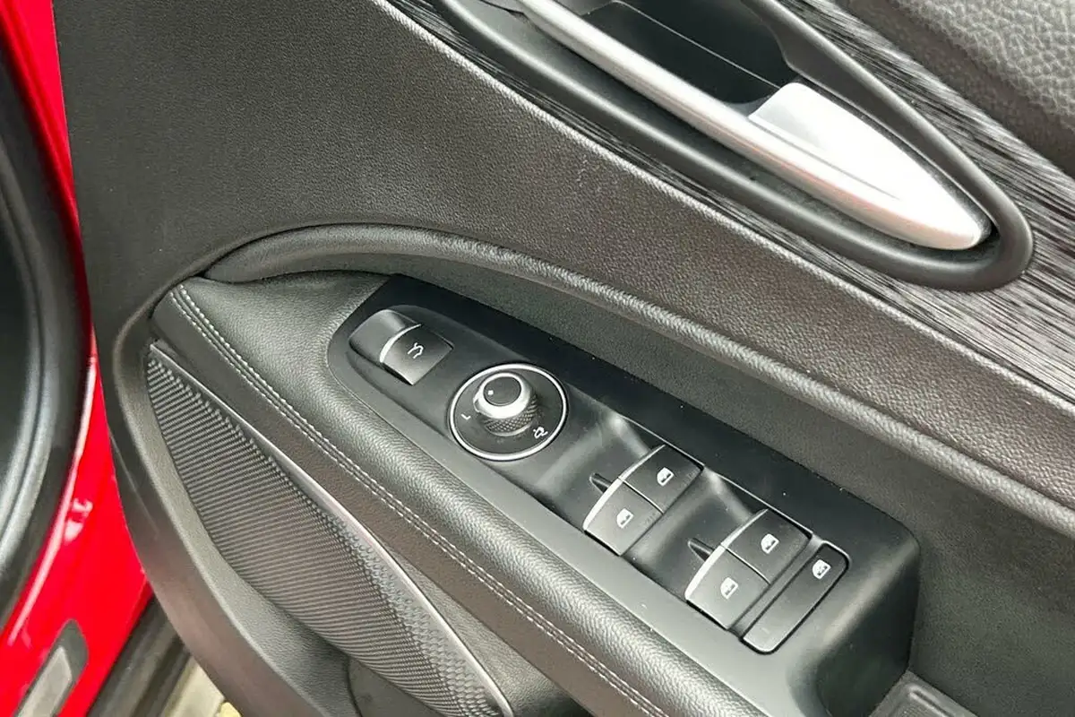 2020-alfa-romeo-stelvio-20-nero-edizione-big-14