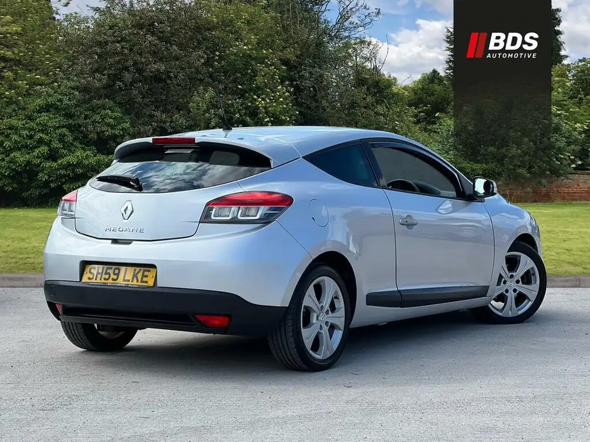 2009-renault-megane-15td-dynamique-106-coupe-2d-big-7