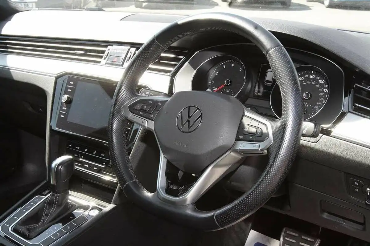 2022-volkswagen-passat-15-tsi-r-line-estate-5d-dsg-big-5