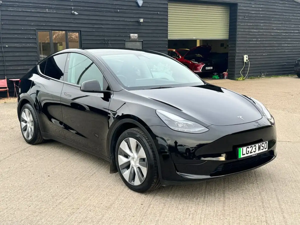 2023-tesla-model-y-e-rwd-big-0