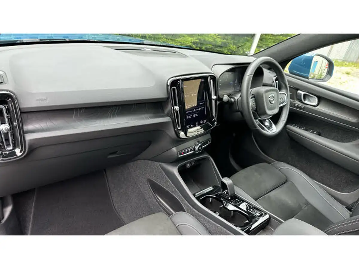 2023-volvo-xc40-15-t5-ultimate-dark-big-3