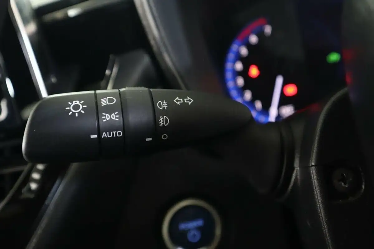 2021-toyota-corolla-18-vvt-i-icon-tech-spare-wheel-touring-sports-5d-big-19