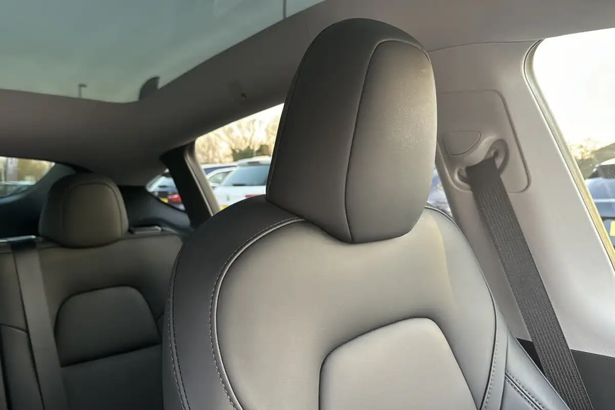 2022-tesla-model-y-e-long-range-big-48