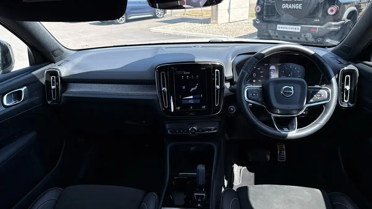 2020-volvo-xc40-20-t4-r-design-awd-big-13