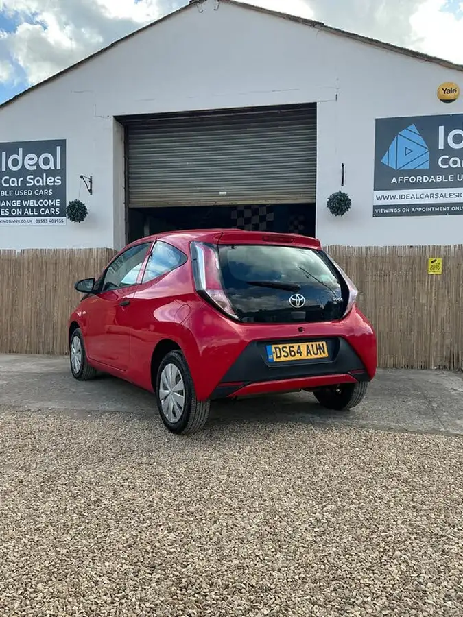 2015-toyota-aygo-10-vvt-i-x-3d-big-5