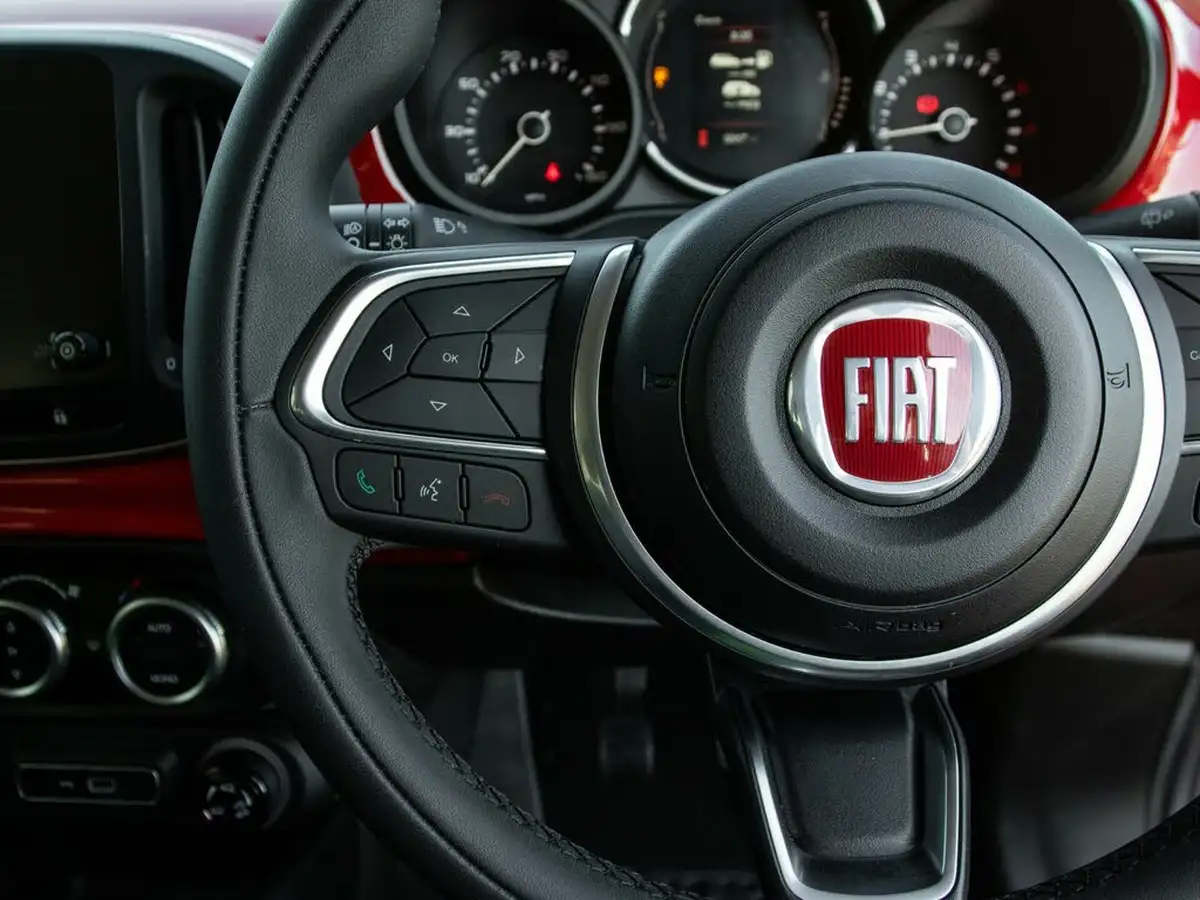 2018-fiat-500l-14-cross-big-18