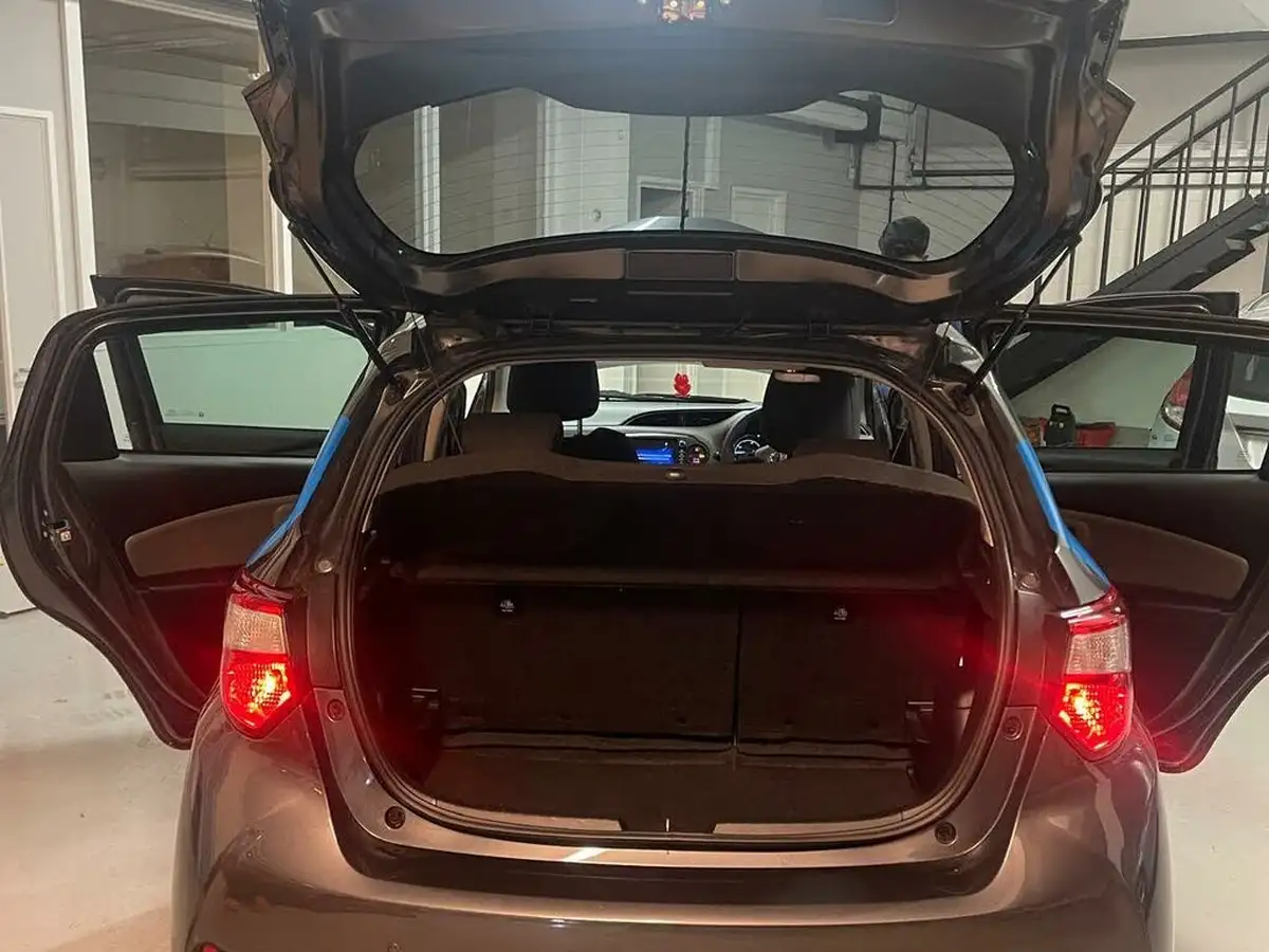 2019-toyota-yaris-15-vvt-i-icon-tech-98bhp-hybrid-1497cc-e-cvt-big-30