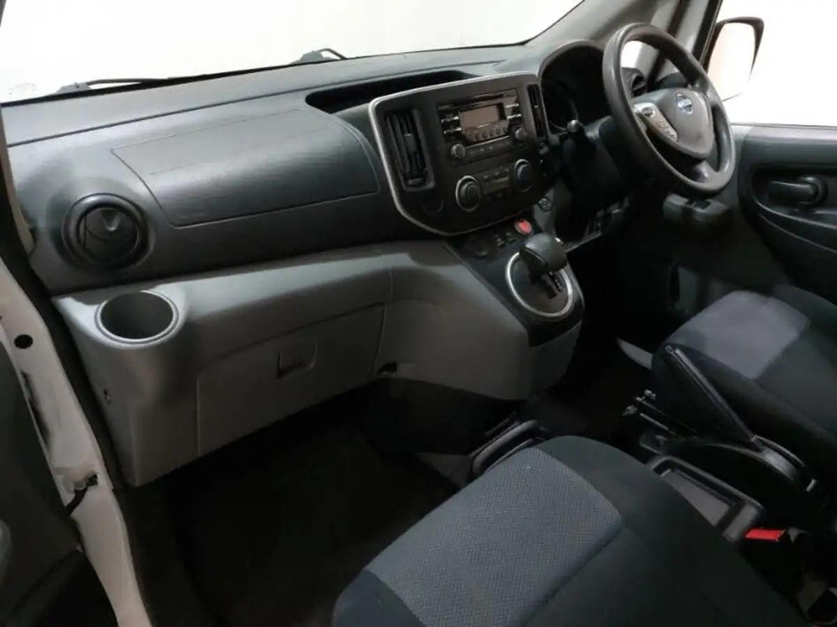 2017-nissan-env200-e-acenta-rapid-plus-combi-7-seater-big-4