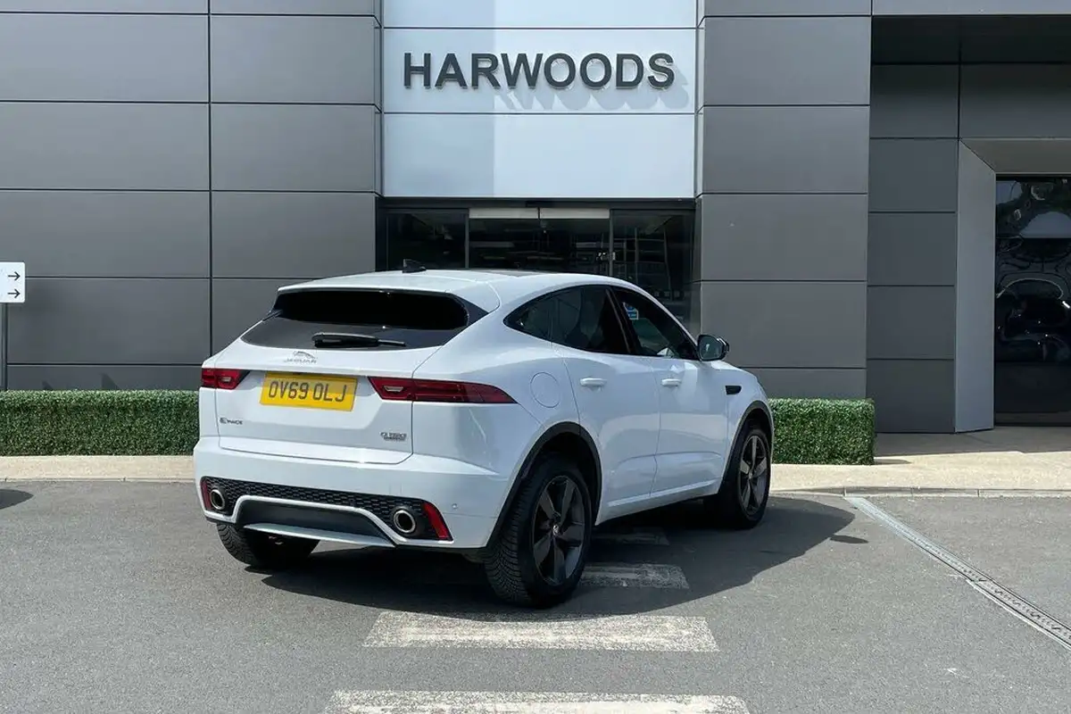 2019-jaguar-e-pace-20-i4d-chequered-flag-150ps-big-5