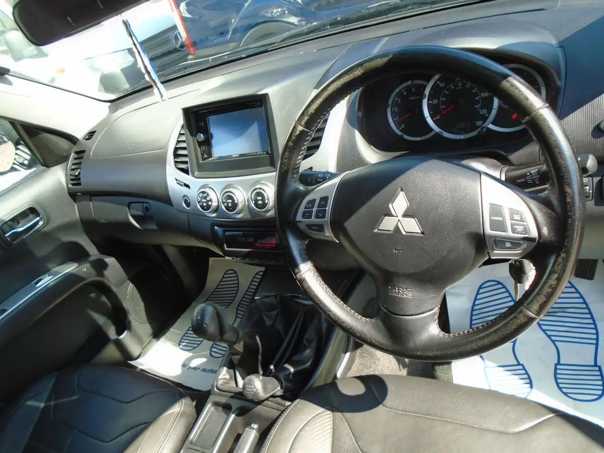 2014-mitsubishi-l200-25td-barbarian-big-1